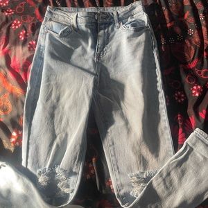 No boundaries mom jeans